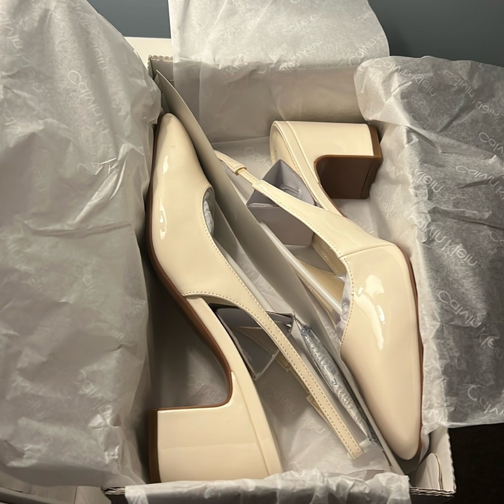 Women's Calvin Klein scarlet heels, size 8.5, new in box